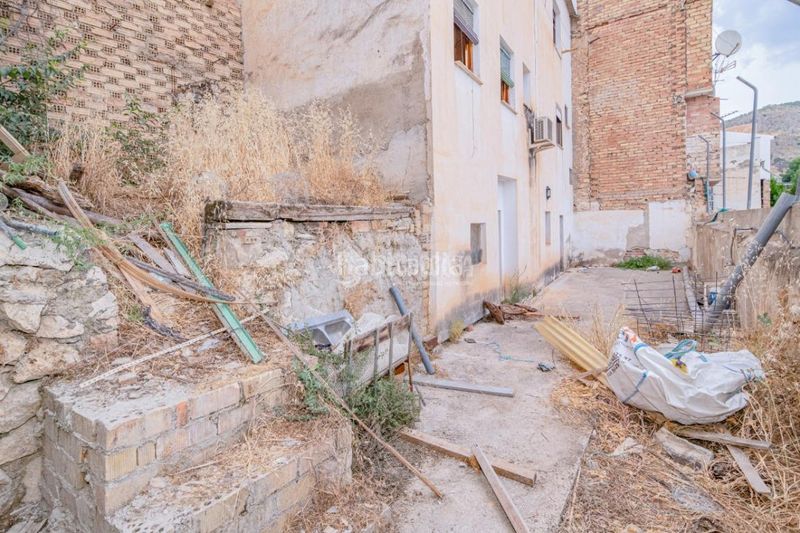Foto c650d72f-2e57-4c8d-9a62-84a4211a7189. Casa aparellada a Loja