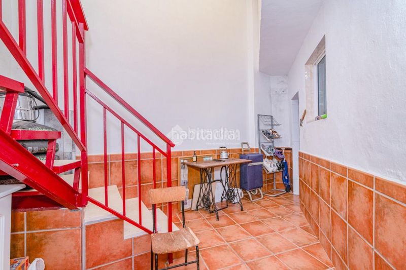 Foto fe2934c1-9247-4e8e-91d7-80aaf43fe770. Casa aparellada a Loja