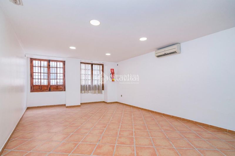 Foto 167e83ef-3d32-41e2-83a4-a0ecb4eec10e. Casa aparellada a Loja