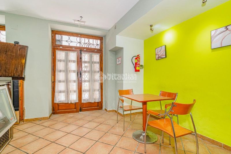 Foto 95f700d9-20c2-4cfb-8a27-00d8a30607e4. Casa aparellada a Loja