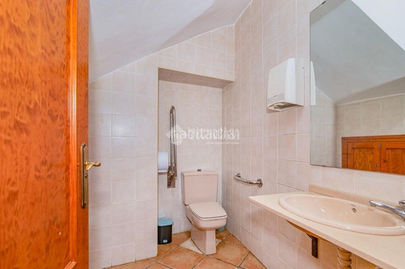 Foto a61a739a-1bcd-40db-82d5-600df962675c. Casa aparellada a Loja