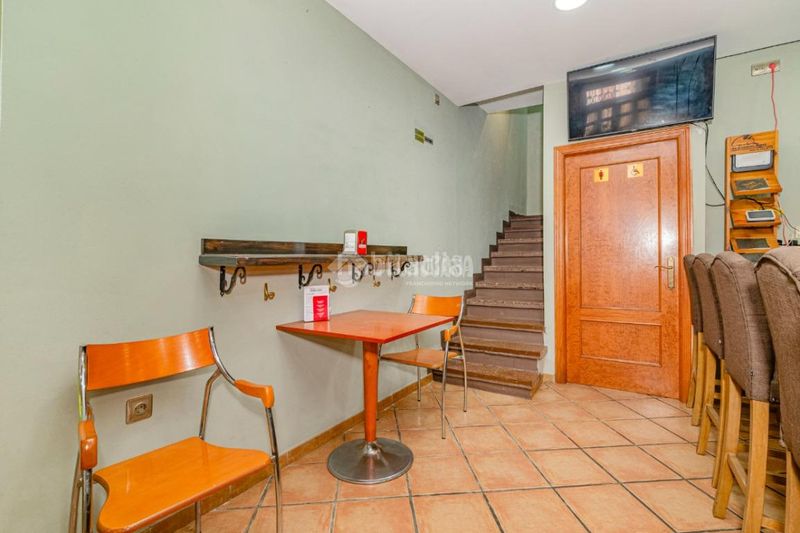 Foto b98514f8-9e99-4c5c-a7a6-4c6254e10cf8. Casa aparellada a Loja