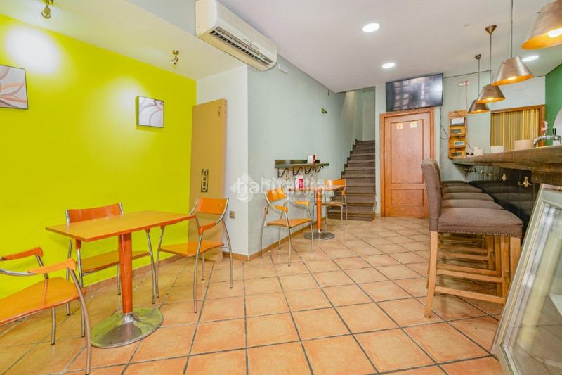 Foto bc7e7b8e-fd96-49fa-9962-092679c9616d. Casa aparellada a Loja