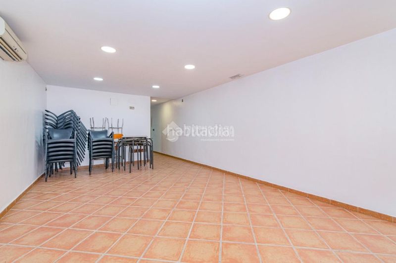 Foto ef2ffddd-2b3f-4346-884a-41e3941fdb00. Casa aparellada a Loja