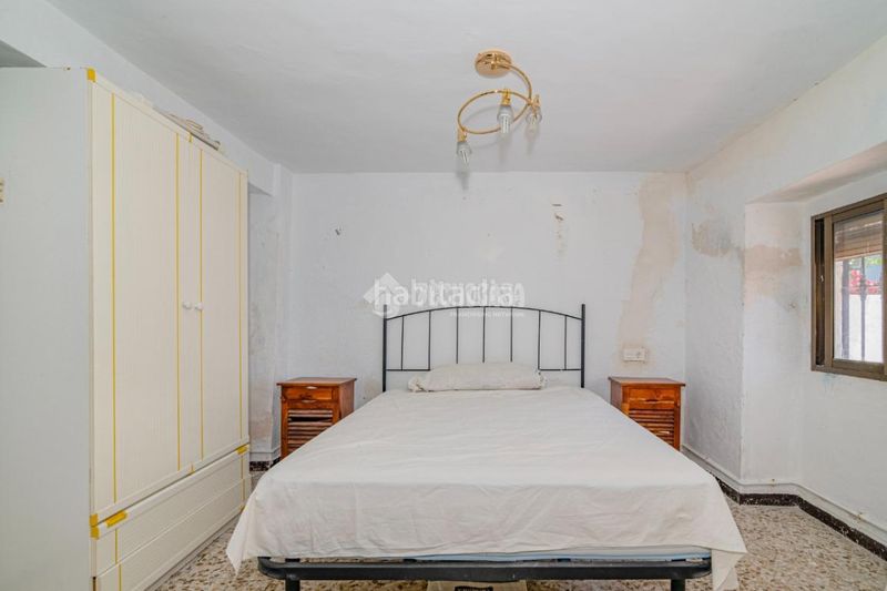 Foto 4cd10874-1a7c-4f0a-9f85-d2a6d72060aa. Casa aparellada a Loja