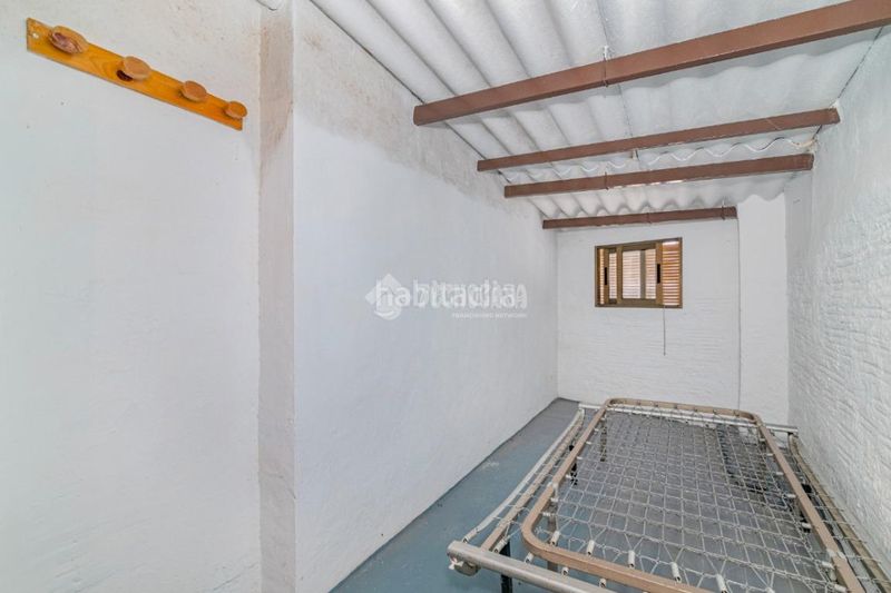 Foto a2e76a28-3b39-4a48-8a2a-dbe4ea8c4628. Casa aparellada a Loja