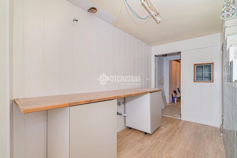 Foto a5758945-f54f-42e7-afaf-26e3c84dff68. Casa aparellada a Loja