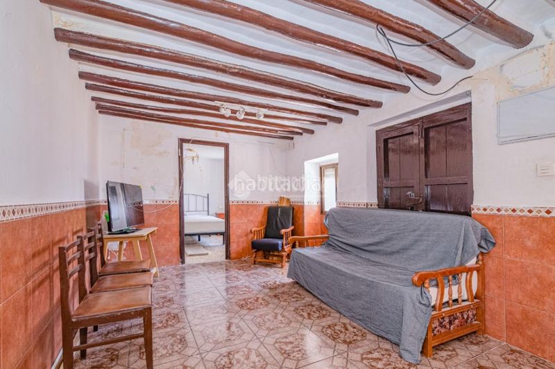 Foto ad5e9797-d5a3-4186-9ca3-c58d6910ec0a. Casa aparellada a Loja