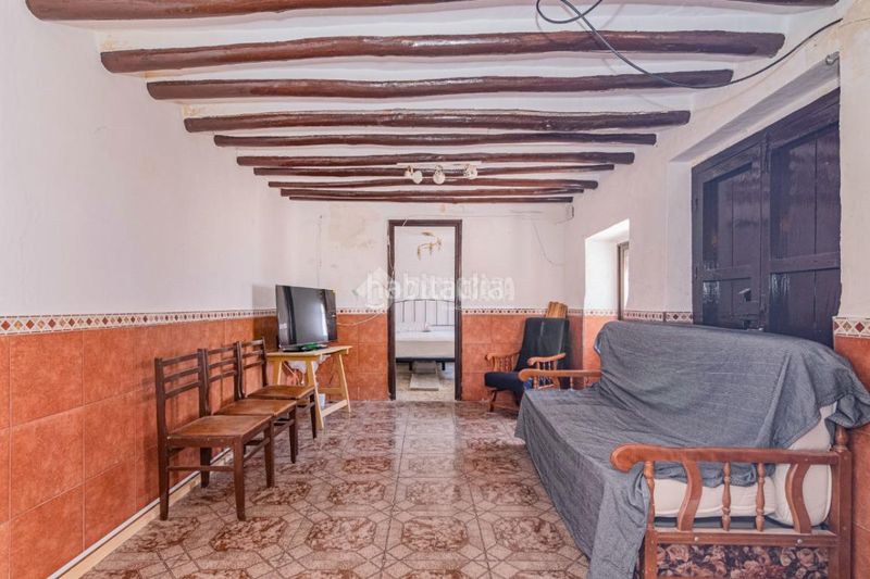 Foto c493eb88-6b08-4c9a-bf21-824fbf89298b. Casa aparellada a Loja