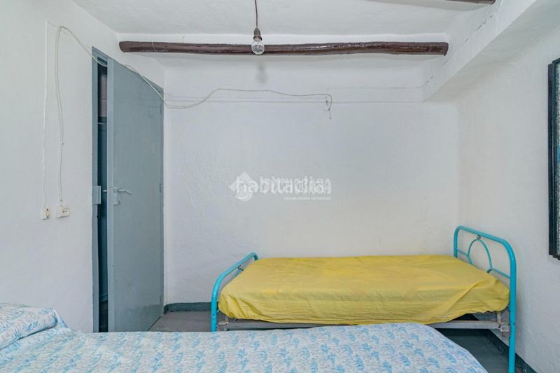 Foto f1cbc37a-5944-4245-87d9-d1b2326275ca. Casa aparellada a Loja