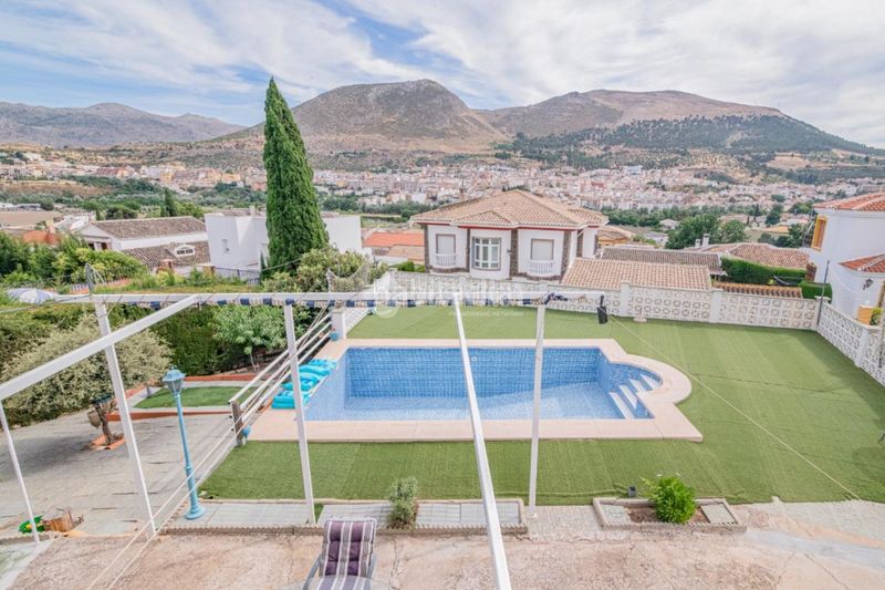 Foto 4134f084-c5c0-4b4a-abc3-3ae0a5832318. Casa  en venta en Loja