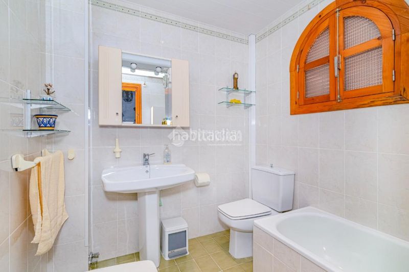 Foto 47edff99-40fa-4307-ae0e-56b2a1e7dce4. Casa  en venta en Loja