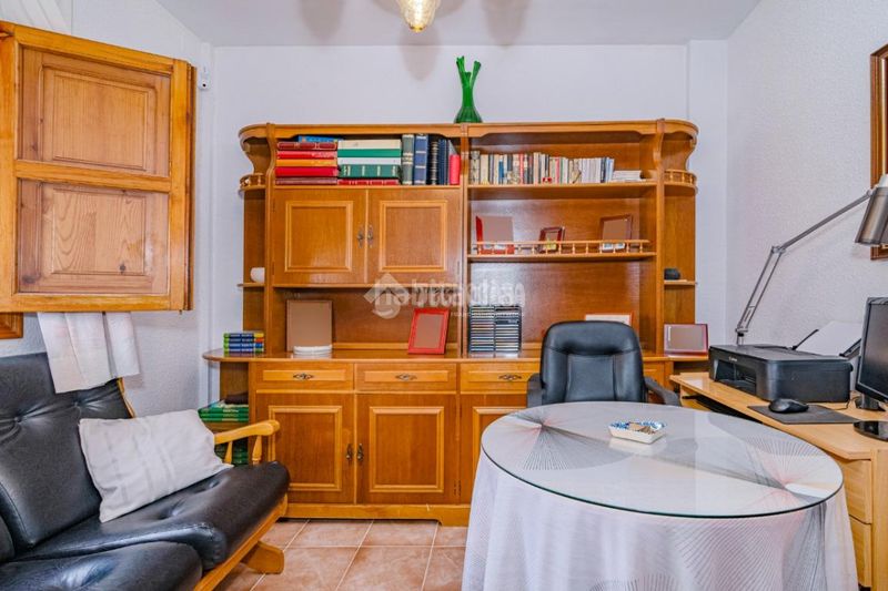 Foto b10fc176-c550-4c44-86d3-97bb786500a9. Casa  en venta en Loja