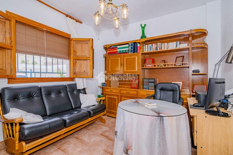 Foto c047c45e-4f62-4abb-a163-0d51d9d76a63. Casa  en venta en Loja