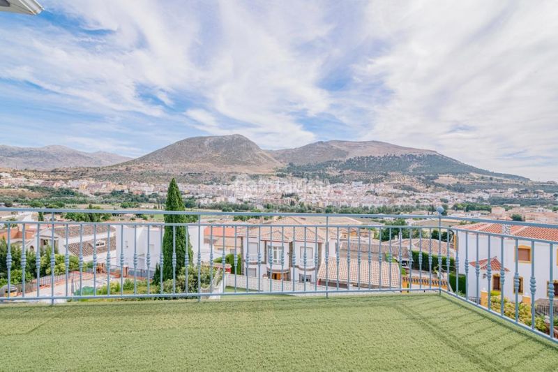 Foto e6af3a9c-1d85-46ff-92e2-92f4dd9e8a30. Casa  en venta en Loja