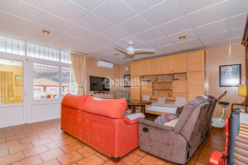 Foto e6f4808c-bbd6-46c5-8906-a64ca47d7a86. Casa  en venta en Loja