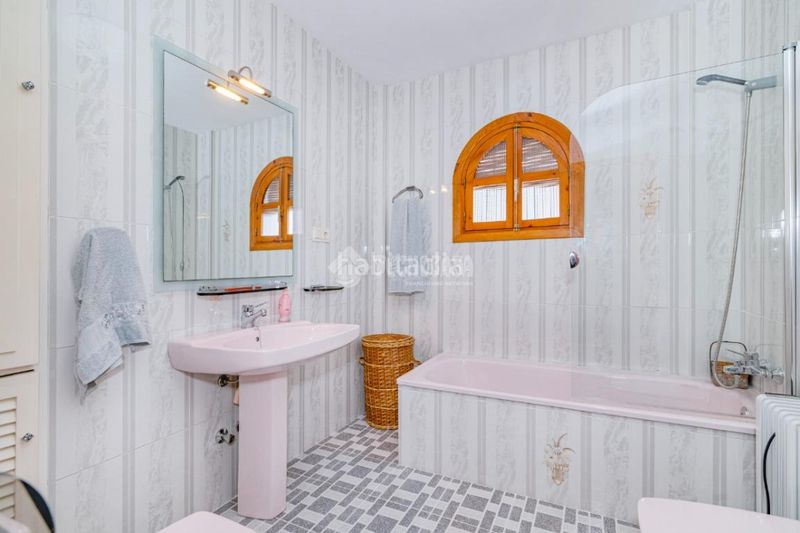 Foto f46bd011-ea3c-4772-b6d3-8828aa9aae2f. Casa  en venta en Loja