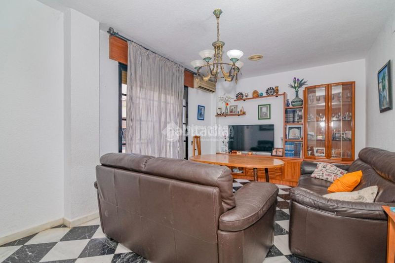 Foto 0b39d388-d680-4940-ac9c-bf5b699f8c8e. Casa a Loja
