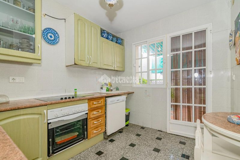 Foto 6fdf9b77-d0d4-49d2-8af0-cabd7b61fa67. Casa a Loja