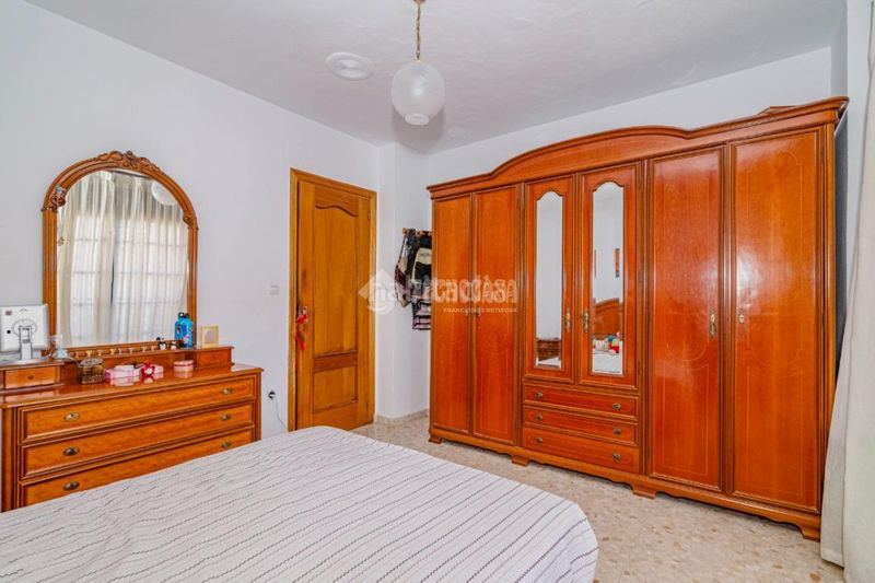Foto e19fb0bb-4cd2-46ad-bc9f-fce139d2217e. Casa a Loja