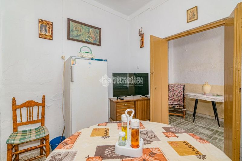 Foto ee7ee4fd-75d6-403e-895d-50c23f6efa56. Casa aparellada a Zagra
