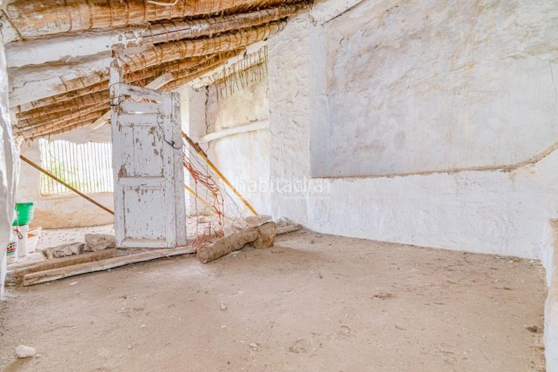 Foto f705f986-fe04-41fb-8c3a-b347798144d2. Casa aparellada a Zagra