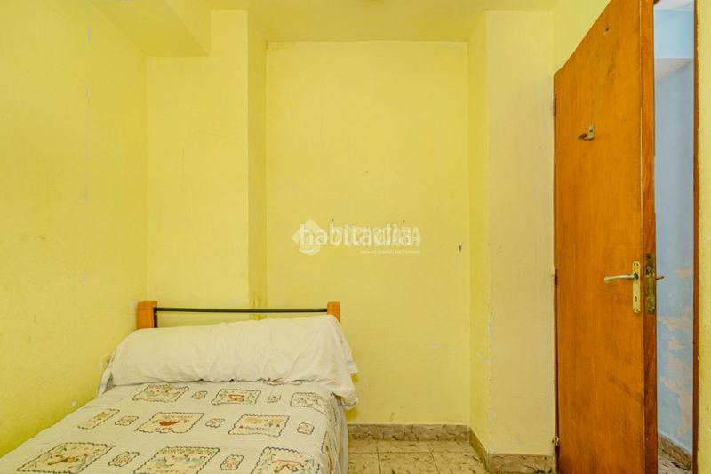 Foto 1cc9d433-2ded-4034-a67f-9954d39c3188. Casa aparellada amb aparcament a Loja