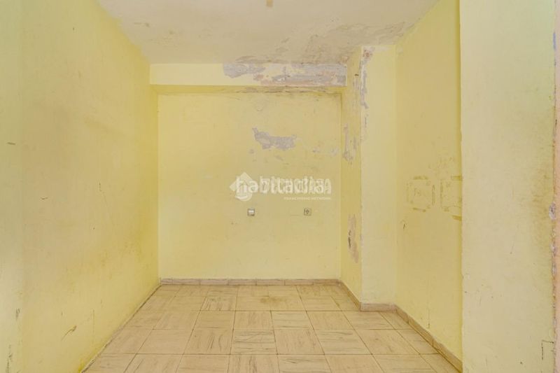 Foto 8b3a6c5a-2147-40a2-8397-de3fcb0cb079. Casa aparellada amb aparcament a Loja