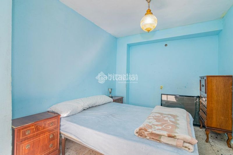 Foto a3050509-705a-4a46-b4f2-7c9c03ae3ac2. Casa aparellada amb aparcament a Loja