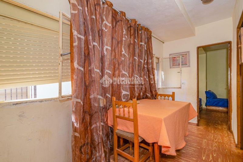 Foto afb3c8fd-54d8-4063-9226-78bd63fc8d51. Casa aparellada amb aparcament a Loja