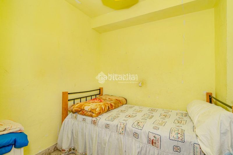 Foto b528cbb9-076e-4375-ae0e-617421b92e2d. Casa aparellada amb aparcament a Loja
