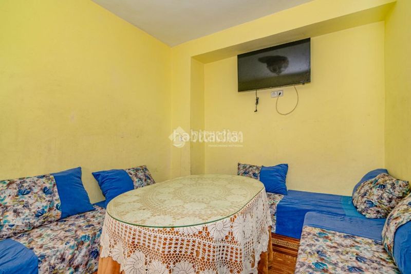 Foto c51f7dbb-face-4375-aa37-81d5d9650ab5. Casa aparellada amb aparcament a Loja