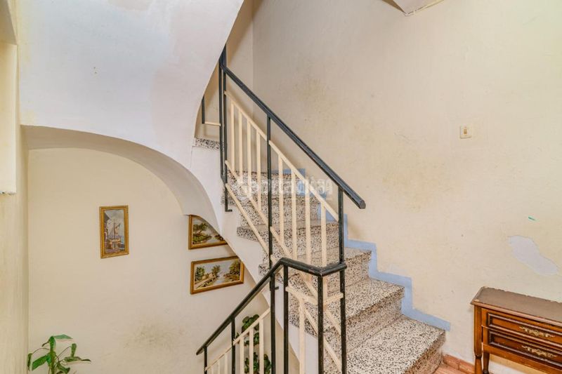 Foto ce51ed41-563e-4c29-bd9c-d7bf4255ee2f. Casa aparellada amb aparcament a Loja