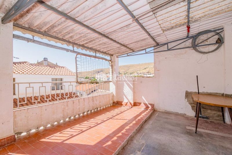 Foto cfcba55d-0199-484c-8207-7c81499ab910. Casa aparellada amb aparcament a Loja