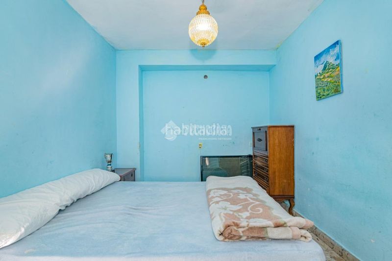 Foto e3618c9a-c2fd-4718-a7a8-fdbb5600186a. Casa aparellada amb aparcament a Loja