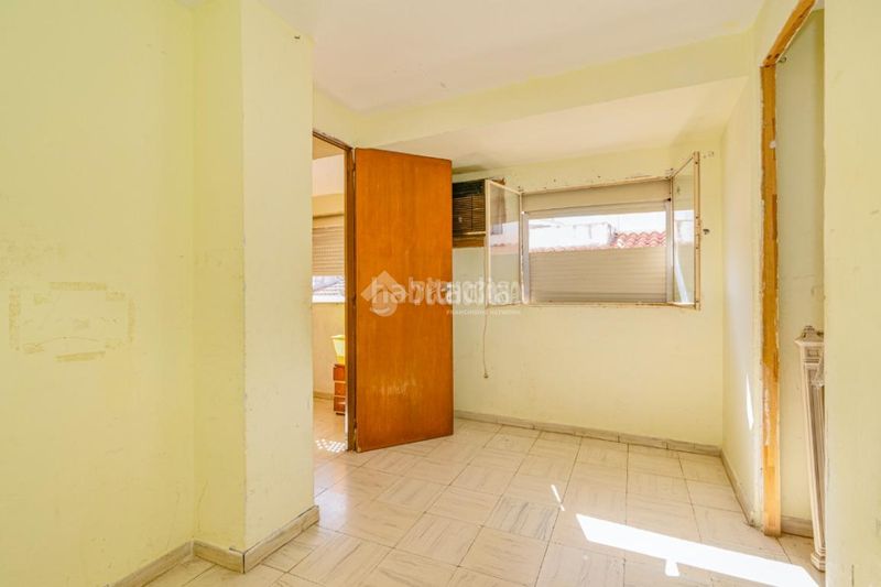 Foto e4c6957a-4e3c-4bb0-85ba-f4952d10881d. Casa aparellada amb aparcament a Loja