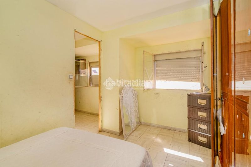Foto ec34c8bc-1c72-4ec1-8305-0144d44b4491. Casa aparellada amb aparcament a Loja