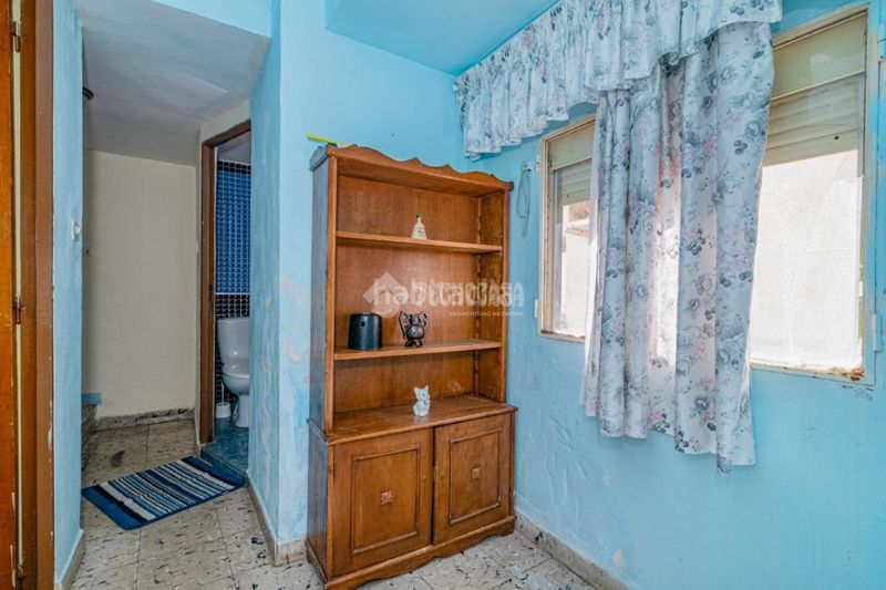 Foto ed18e136-2d40-4036-9e5b-8d78168aa48c. Casa aparellada amb aparcament a Loja