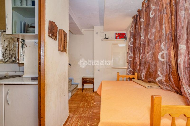 Foto fc40c58d-e26e-4632-9de2-745a783ff4ee. Casa aparellada amb aparcament a Loja