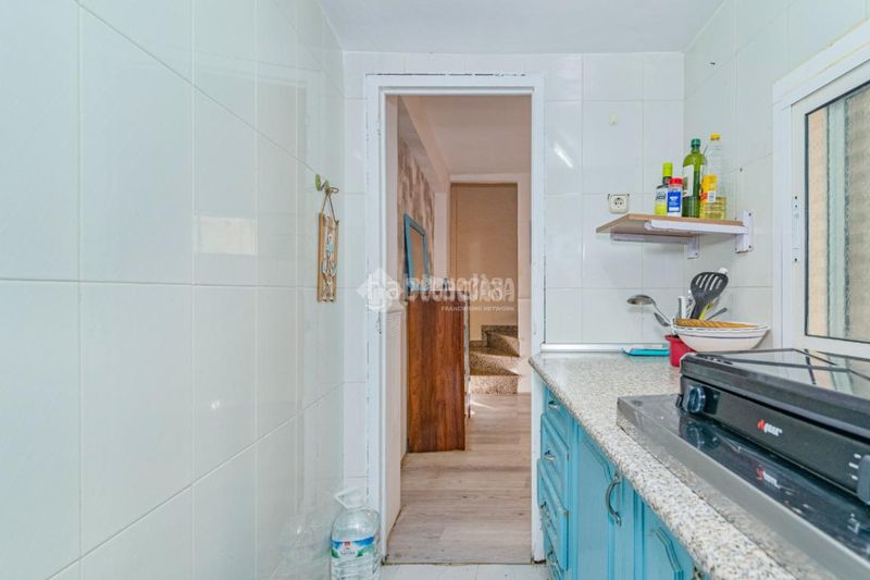 Foto 120e465e-d9d1-4500-a629-762503c421f4. Casa aparellada a Loja