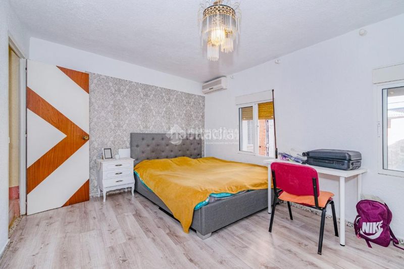 Foto b901dc0b-3411-4078-a79c-00c7a20183c8. Casa aparellada a Loja