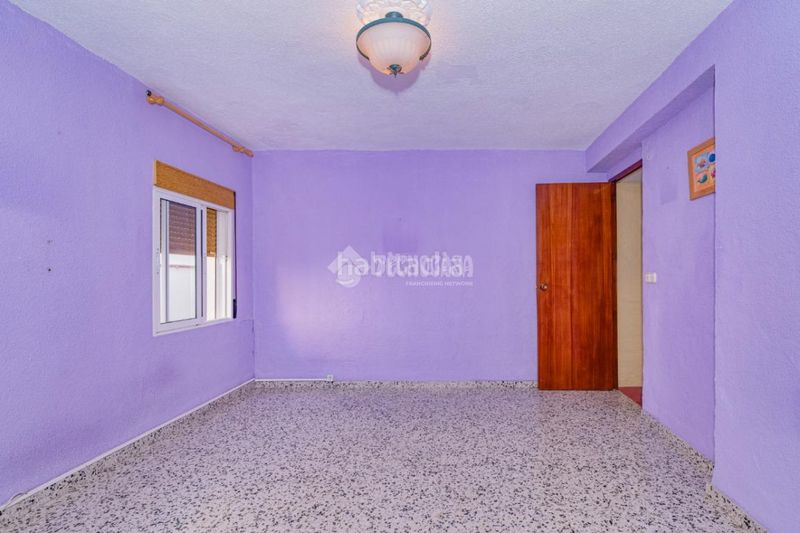 Foto c6c89d9a-66a6-4bcd-b629-8d2689dfa7e3. Casa aparellada a Loja