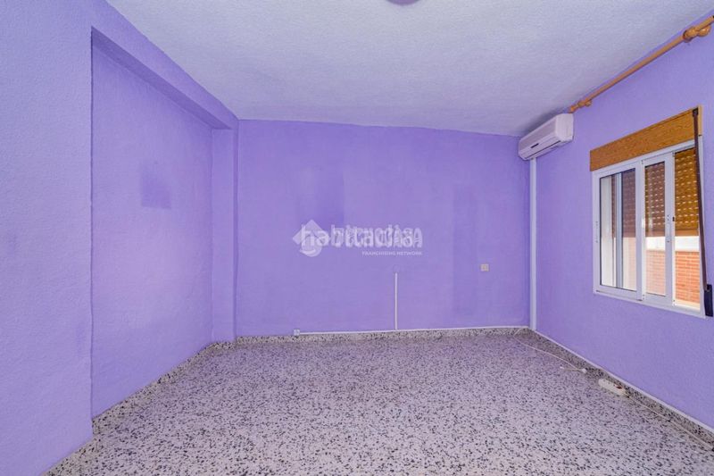 Foto e9abdf2e-1dec-4a01-8ce2-2cfd60be9d4c. Casa aparellada a Loja