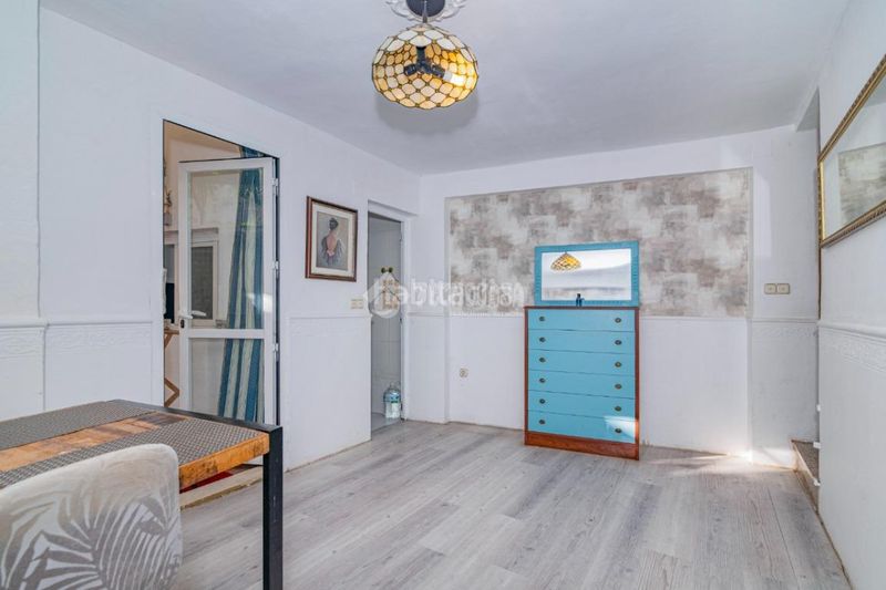 Foto ee0fa471-2c81-41b2-a9e5-2fe18dea0d28. Casa aparellada a Loja
