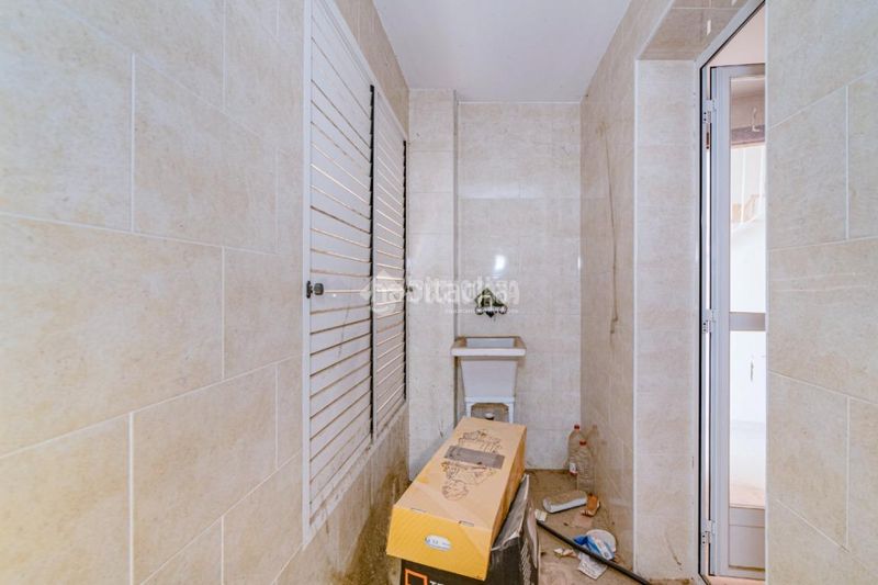 Foto 5db3daa5-4f2f-4bf1-be9f-bc8d40c13786. Casa aparellada a Loja