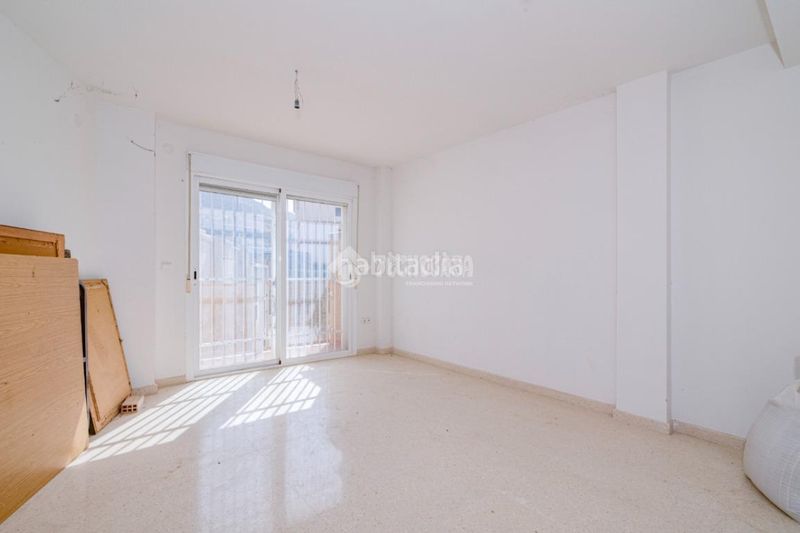 Foto 61c8a7b3-ea82-4581-9103-8ae811b69224. Casa aparellada a Loja