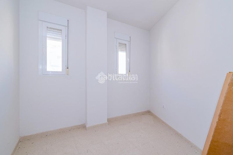 Foto 848a3954-238a-4b1a-ab1a-0ca3b5d92a2c. Casa aparellada a Loja
