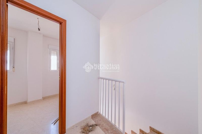 Foto a20f0f5b-f402-4092-9b71-f23ba853173c. Casa aparellada a Loja