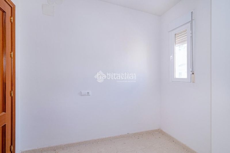 Foto e71c6a04-b9d5-4ae5-82e8-d99dddcf0e56. Casa aparellada a Loja
