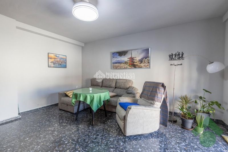 Foto ca9634e4-9e6a-41c8-9908-610485c79710. Flat in Loja